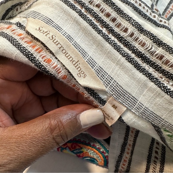 Soft Surroundings Boho Tunic Gray White Stripe Embroidered Floral V-Neck, Size M - Picture 10 of 13